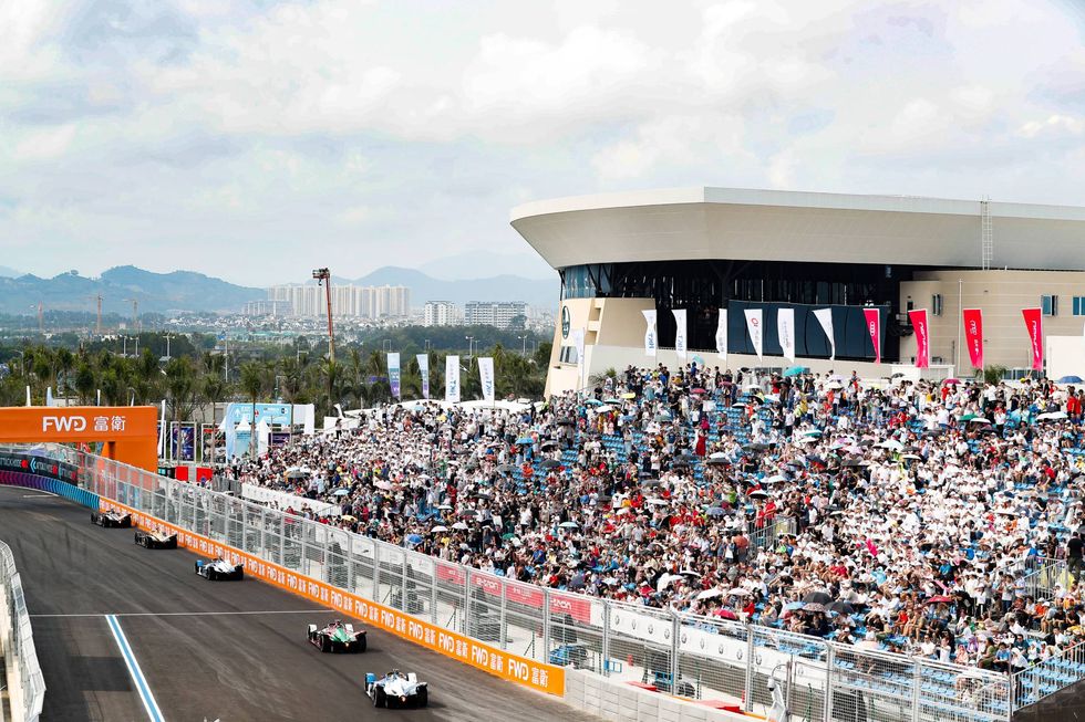 Race track, Sport venue, Crowd, Stadium, Vehicle, Arena, Fan, Racing, Car, Endurance racing (motorsport), 