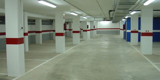 Floor, Property, Flooring, Ceiling, Red, Wall, Line, Fixture, Carmine, Concrete, 
