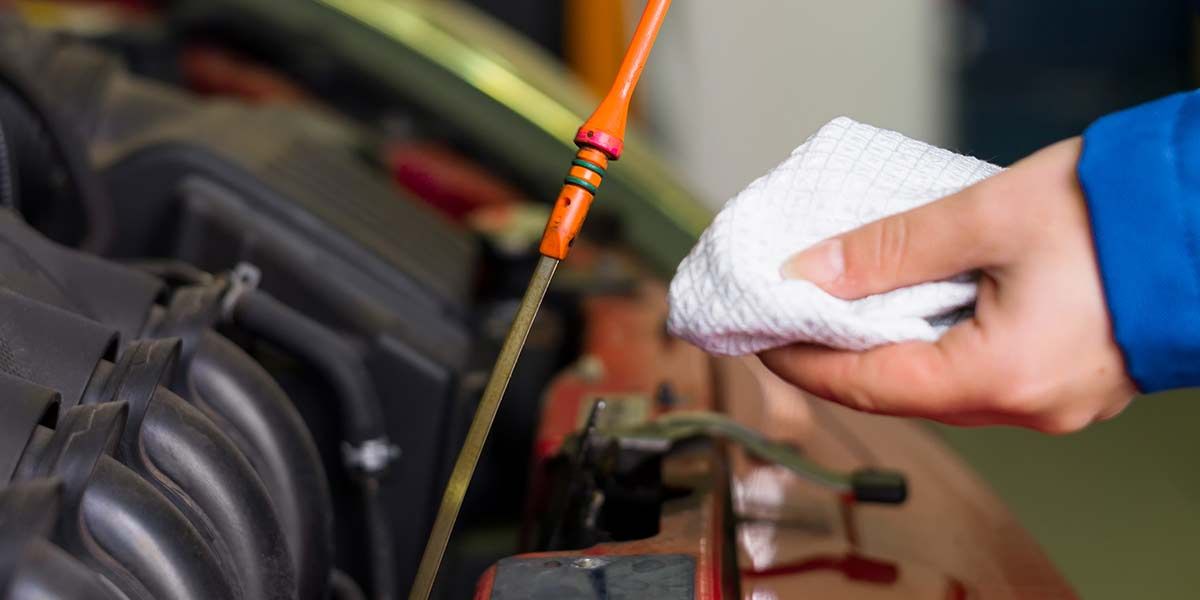 Mecánica sencilla: así de fácil puedes saber cuándo te toca cambiar el  aceite del coche