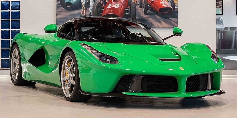 A la venta este peculiar Ferrari LaFerrari, de color verde, del cantante  Jay Kay