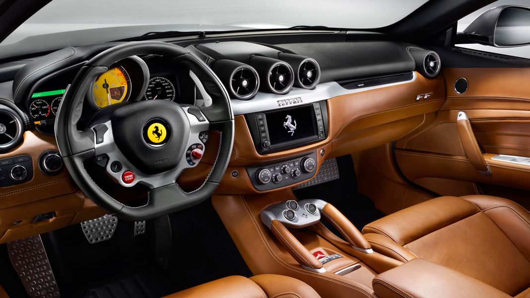 El Ferrari FF es el primer coche en usar Apple CarPlay