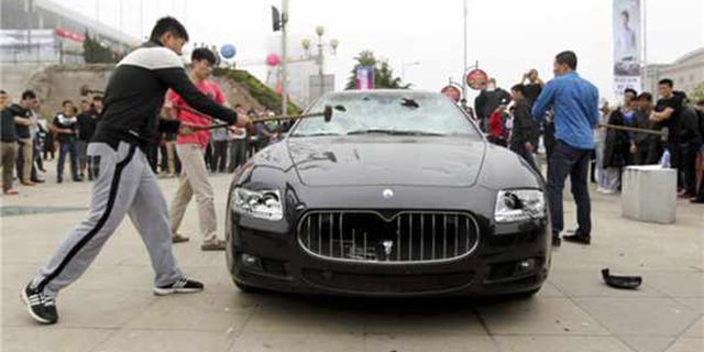 Vehicle, Land vehicle, Grille, Car, Hood, Performance car, Personal luxury car, Luxury vehicle, Sports car, Mid-size car, 