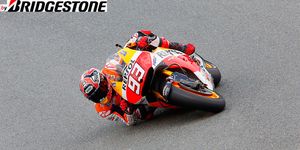 Motorcycle, Motorcycle racing, Motorcycle racer, Superbike racing, Motorcycling, Orange, Asphalt, Motorcycle fairing, Competition event, Carmine, 