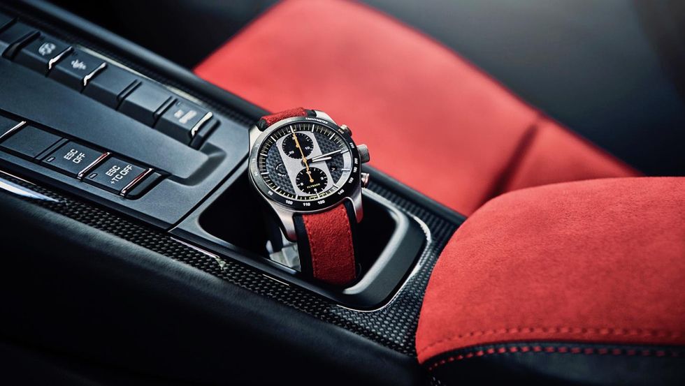 Vehicle, Car, Center console, Fashion accessory, Personal luxury car, Steering wheel, Family car, Wheel, 