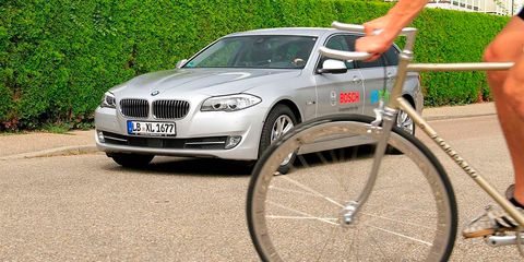 Tire, Bicycle wheel rim, Vehicle, Bicycle tire, Land vehicle, Vehicle registration plate, Grille, Rim, Car, Spoke, 