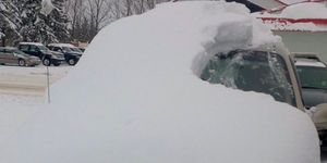 Winter, Freezing, Snow, Automotive tire, Ice, Geological phenomenon, Precipitation, Ice cap, Automotive window part, Blizzard, 