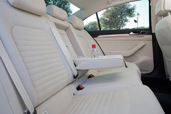 Motor vehicle, Vehicle door, Car seat cover, Car seat, Head restraint, Automotive window part, Seat belt, 