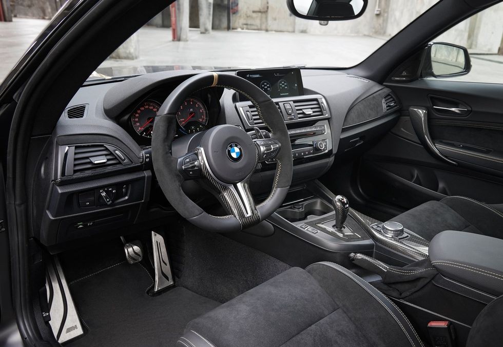 Land vehicle, Vehicle, Car, Steering wheel, Center console, Personal luxury car, Luxury vehicle, Bmw, Steering part, Gear shift, 
