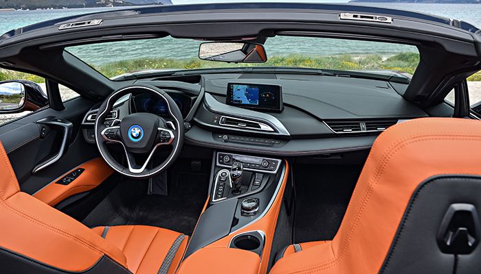 BMW i8 Roadster - interior
