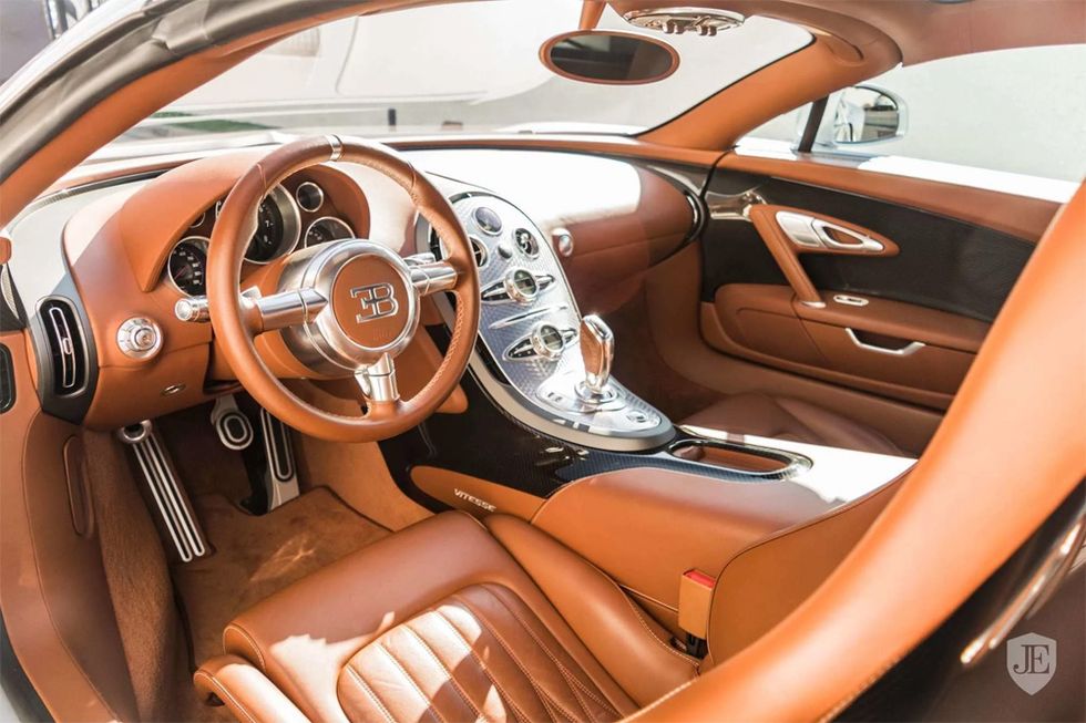 Land vehicle, Vehicle, Car, Bugatti veyron, Bugatti, Steering wheel, Center console, Personal luxury car, Gear shift, Luxury vehicle, 