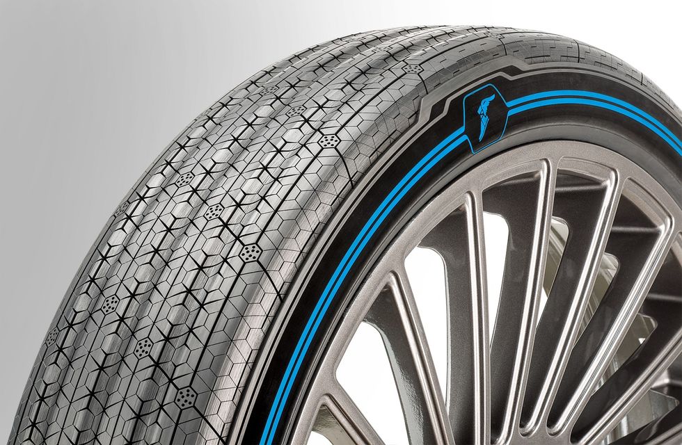 Tire, Synthetic rubber, Automotive tire, Wheel, Auto part, Tread, Automotive wheel system, Rim, Spoke, Natural rubber, 