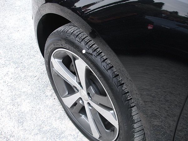 Tire, Wheel, Automotive tire, Automotive design, Alloy wheel, Automotive exterior, Automotive wheel system, Rim, Spoke, Synthetic rubber, 