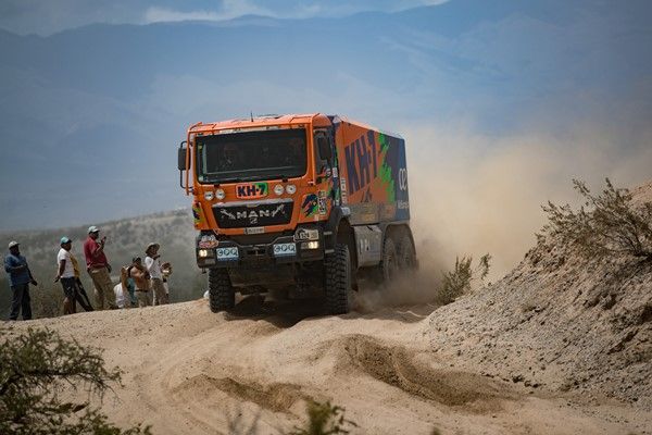 Transport, Truck, Commercial vehicle, Soil, Dirt road, Off-roading, Travel, Sand, Dust, Off-road vehicle, 