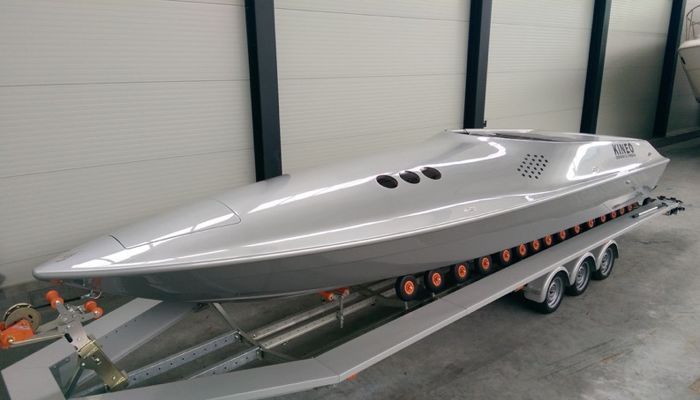 Water transportation, Speedboat, Vehicle, Boat, Boating, Watercraft, Boat trailer, Plant community, Recreation, Naval architecture, 