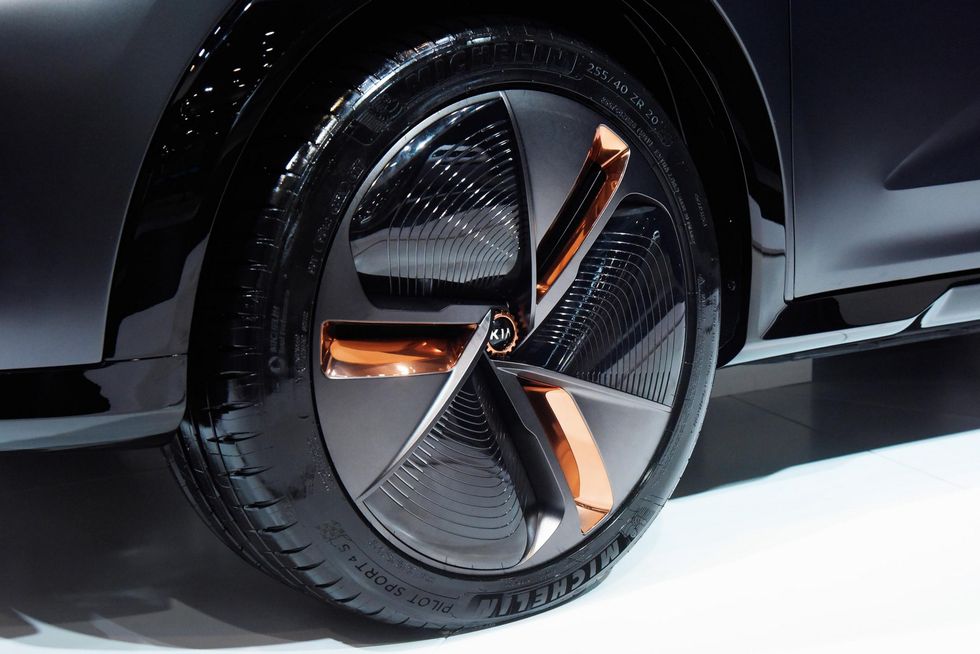 Alloy wheel, Tire, Vehicle, Wheel, Automotive design, Automotive tire, Car, Rim, Auto part, Automotive wheel system, 