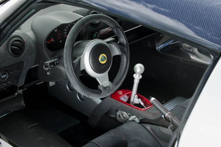 Land vehicle, Vehicle, Car, Steering wheel, Supercar, Steering part, Sports car, Center console, Coupé, 
