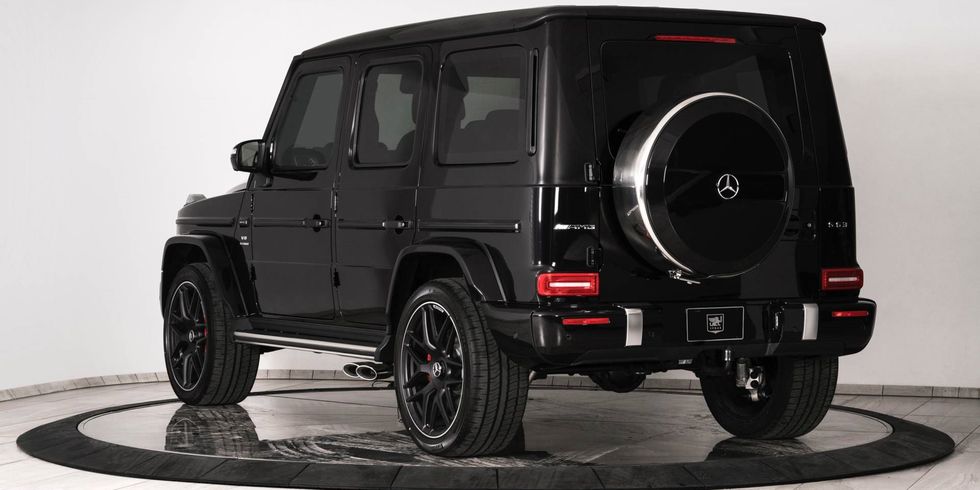 Land vehicle, Vehicle, Car, Tire, Automotive tire, Mercedes-benz g-class, Bumper, Motor vehicle, Wheel, Rim, 