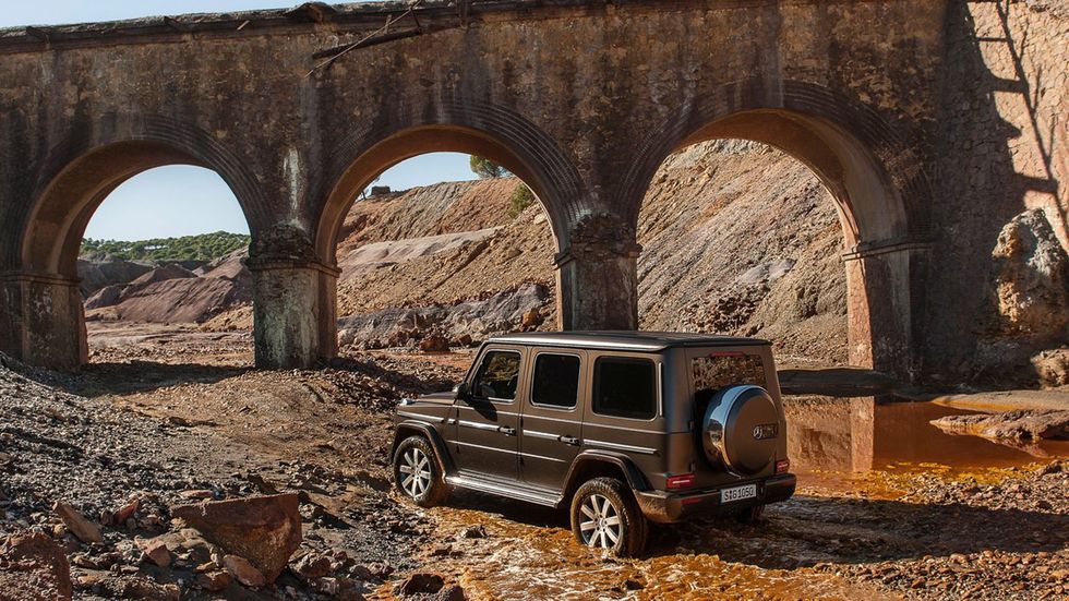 Off-roading, Car, Vehicle, Arch, Tire, Automotive tire, Sport utility vehicle, Mercedes-benz g-class, Off-road vehicle, Tree, 