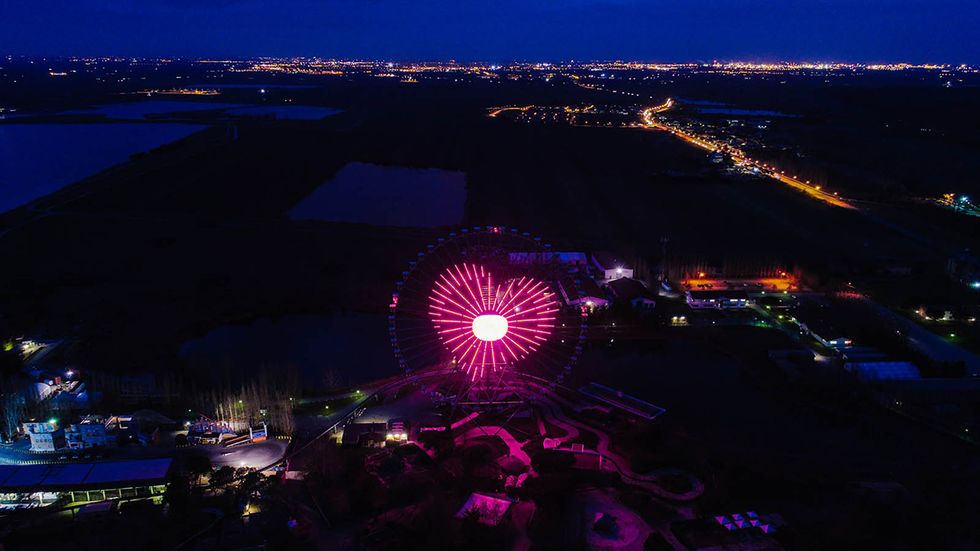 Ferris wheel, Night, Tourist attraction, Sky, Light, Landmark, Fair, Water, Wheel, Recreation, 