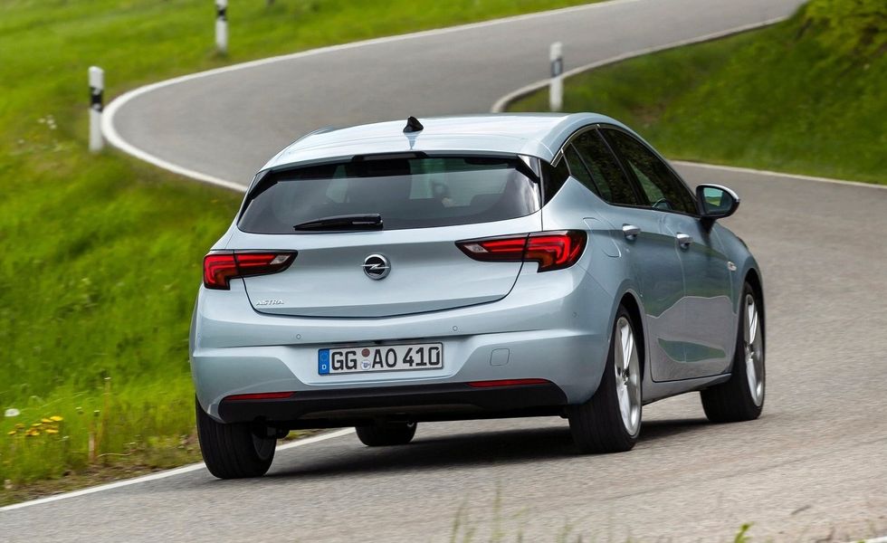 Opel Astra 2020 - trasera