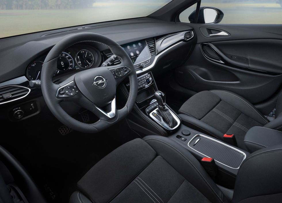 Opel Astra 2020 - interior