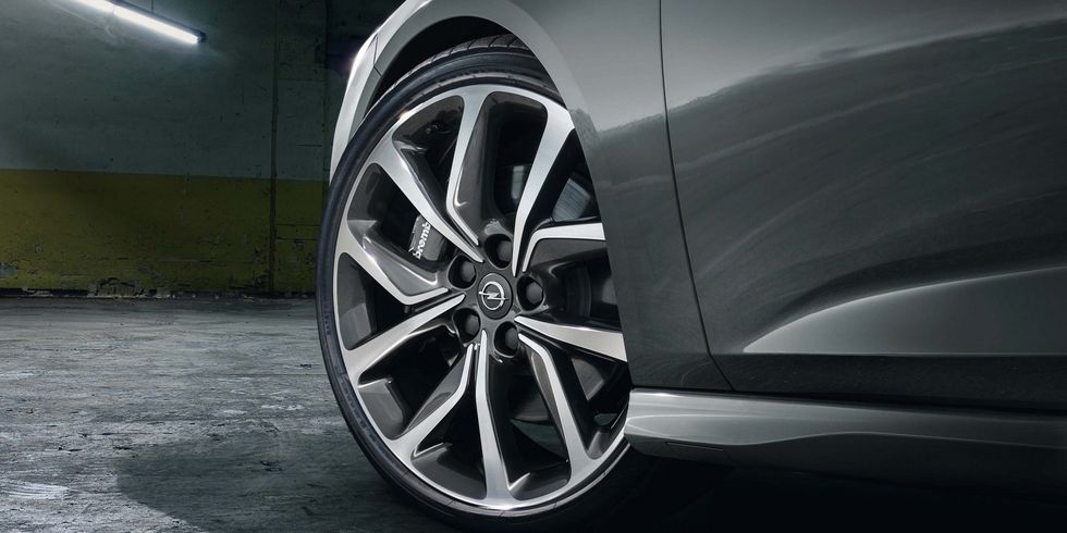 Alloy wheel, Tire, Wheel, Rim, Automotive design, Vehicle, Automotive tire, Spoke, Car, Auto part, 