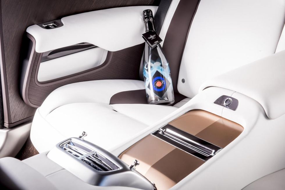 Luxury vehicle, Gear shift, Car seat, Personal luxury car, Center console, Car seat cover, Water transportation, Silver, Gloss, 