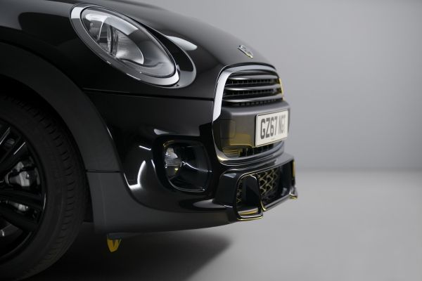 Land vehicle, Vehicle, Car, Motor vehicle, Mini, Automotive design, Mini cooper, Automotive exterior, Subcompact car, Bumper, 