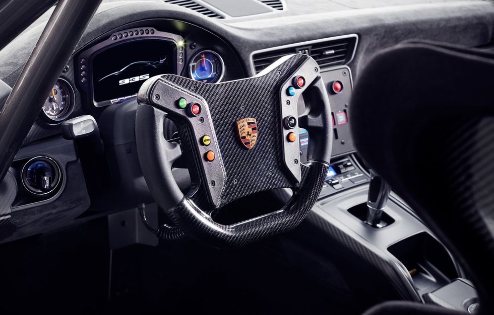 Land vehicle, Vehicle, Car, Steering wheel, Center console, Steering part, Supercar, Sports car, Gear shift, 