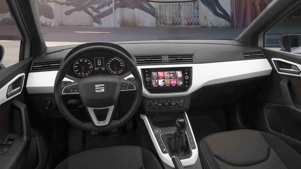 Land vehicle, Vehicle, Car, Center console, Steering wheel, Gear shift, Mid-size car, Automotive design, Seat toledo, 