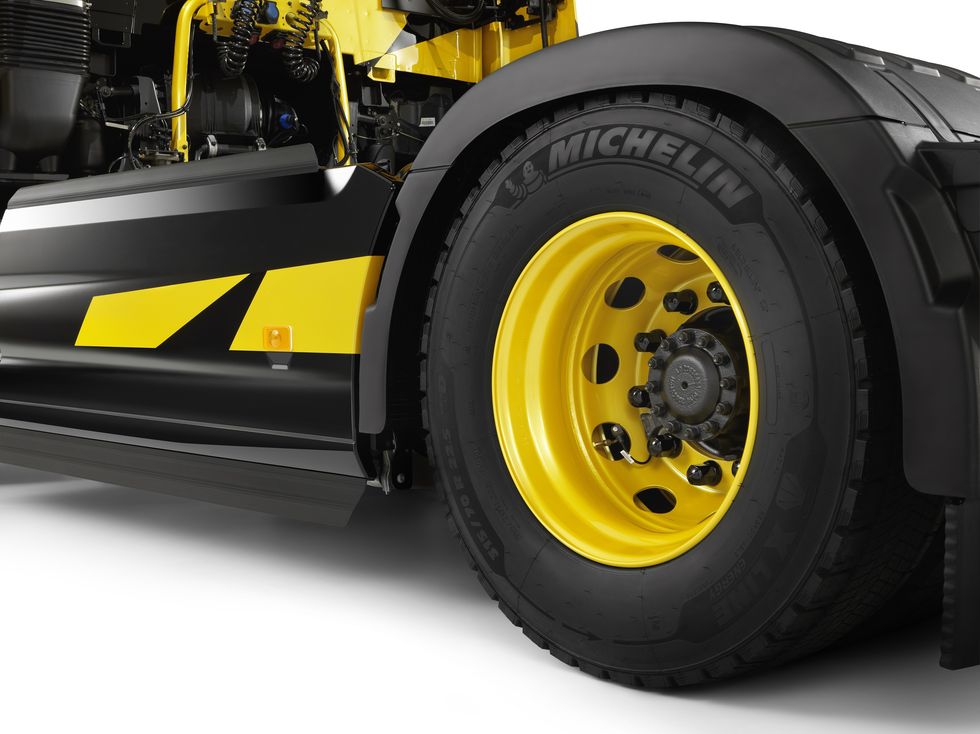 Land vehicle, Tire, Motor vehicle, Automotive tire, Wheel, Vehicle, Automotive wheel system, Yellow, Formula one tyres, Alloy wheel, 