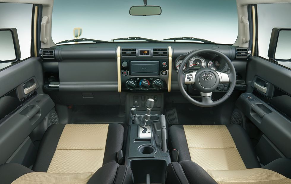 Land vehicle, Vehicle, Car, Center console, Steering wheel, Toyota fj cruiser, Automotive design, Rim, Toyota, Car seat, 