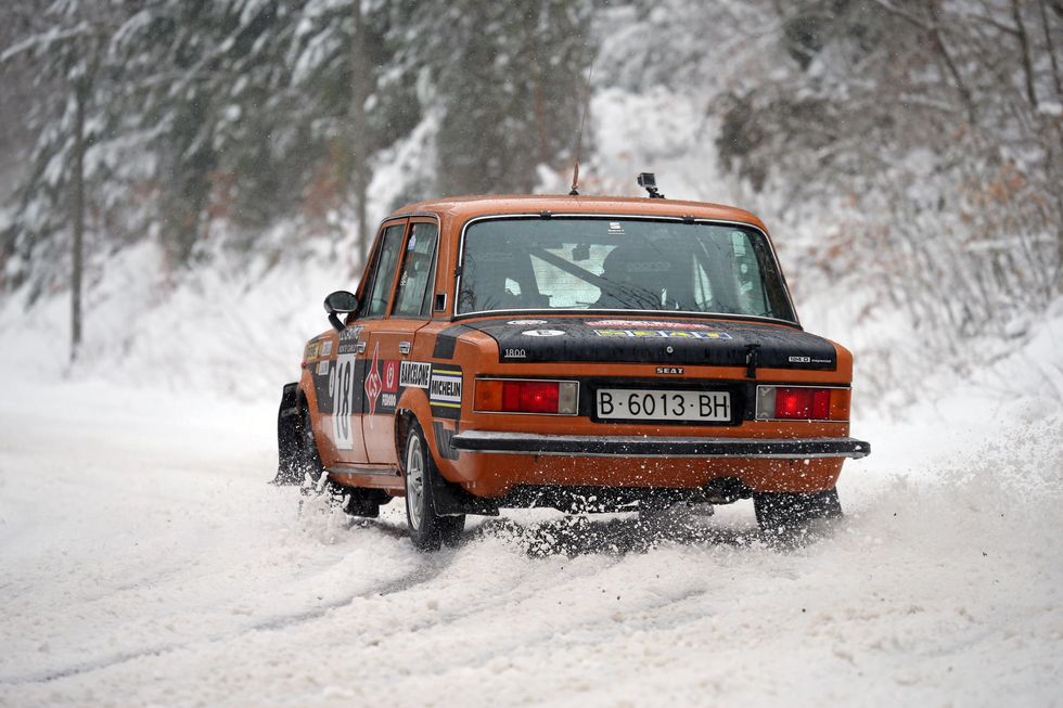 Land vehicle, Vehicle, Car, Regularity rally, Snow, Winter, Classic car, Rallying, Automotive exterior, Racing, 