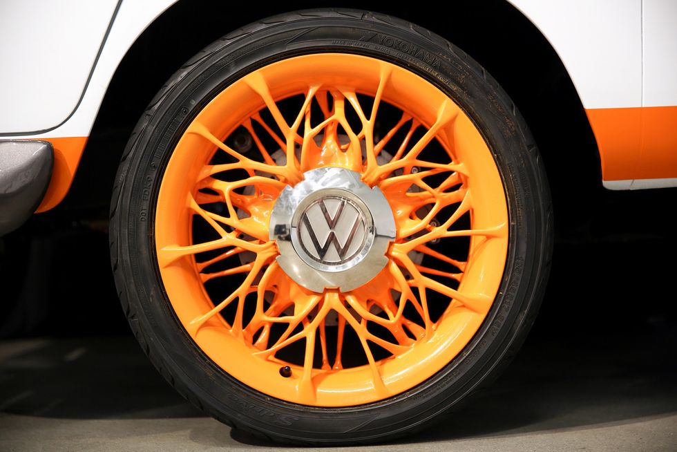 Alloy wheel, Tire, Wheel, Rim, Automotive tire, Orange, Spoke, Auto part, Vehicle, Synthetic rubber, 