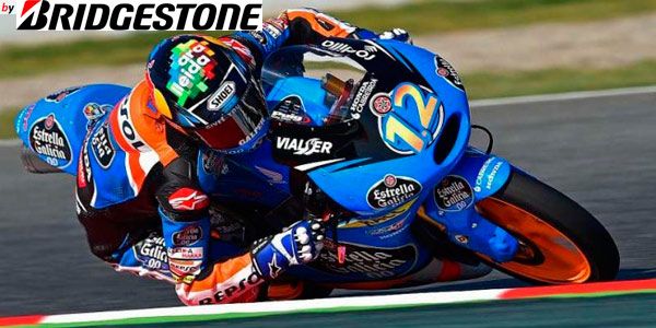 Blue, Motorcycle racing, Motorcycle racer, Competition event, Sports gear, Superbike racing, Personal protective equipment, Motorcycling, Track racing, Championship, 