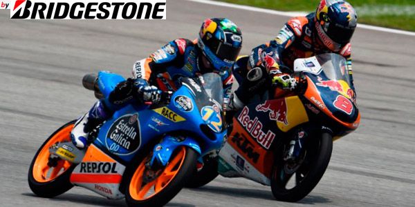 Blue, Motorcycle, Motorcycling, Motorcycle racing, Sport venue, Event, Land vehicle, Race track, Sports gear, Helmet, 