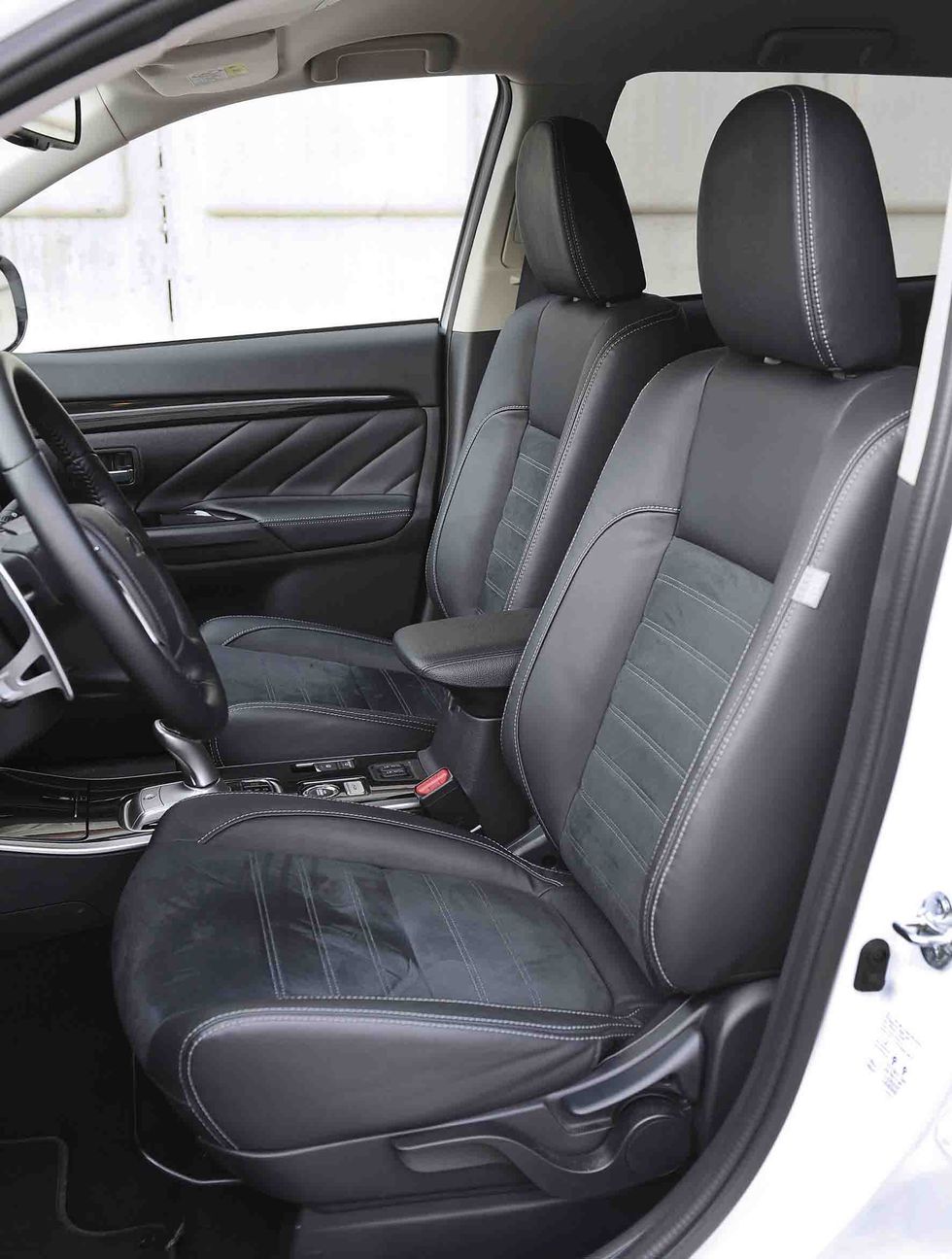 Land vehicle, Vehicle, Car, Car seat cover, Car seat, Mid-size car, Family car, Compact car, Leather, 