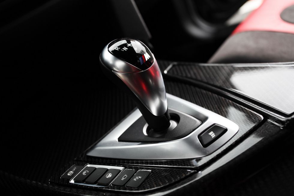 Gear shift, Vehicle, Car, Luxury vehicle, Personal luxury car, Center console, Mid-size car, 