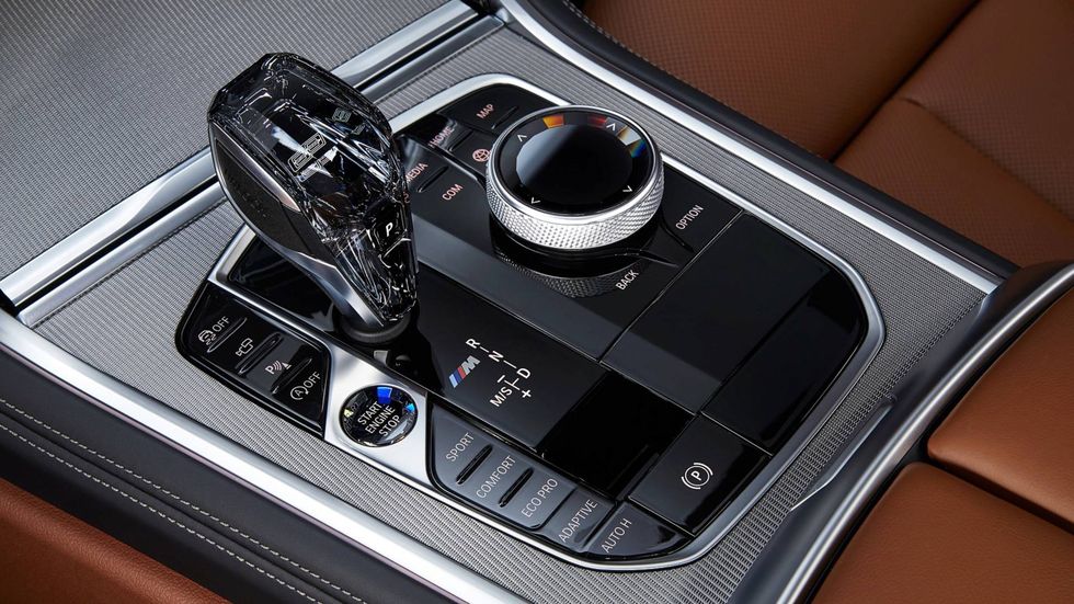 Personal luxury car, Vehicle, Gear shift, Center console, Car, Luxury vehicle, Executive car, Gadget, 