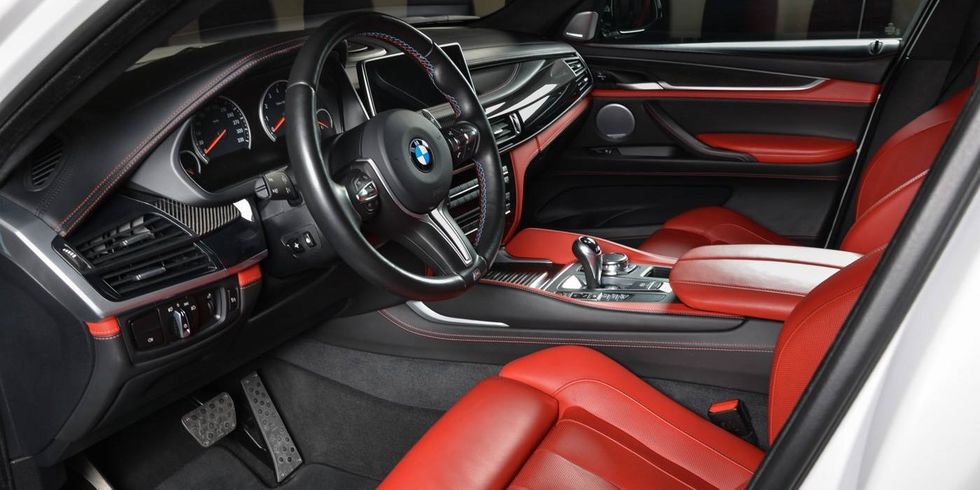 Land vehicle, Vehicle, Car, Center console, Personal luxury car, Steering wheel, Luxury vehicle, Bmw, Gear shift, Executive car, 