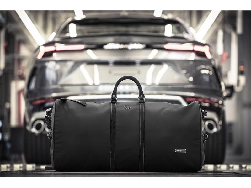 Vehicle, Car, Bag, Baggage, Hand luggage, City car, Luggage and bags, Family car, 