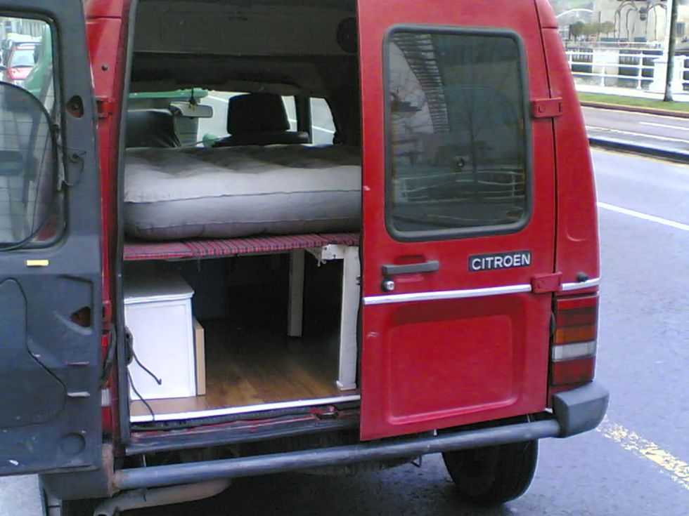 Land vehicle, Vehicle, Car, Motor vehicle, Van, Commercial vehicle, Transport, Mode of transport, Compact van, Vehicle door, 