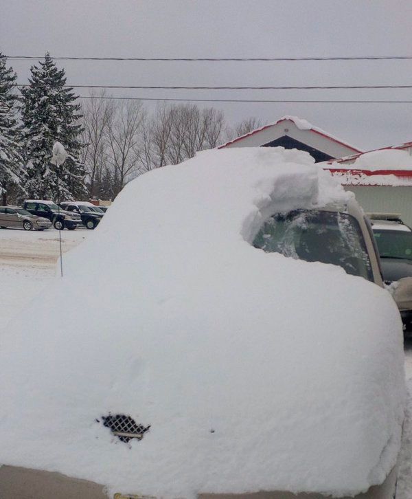 Winter, Freezing, Automotive exterior, Snow, Fender, Automotive tire, Bumper, Precipitation, Automotive window part, Vehicle door, 