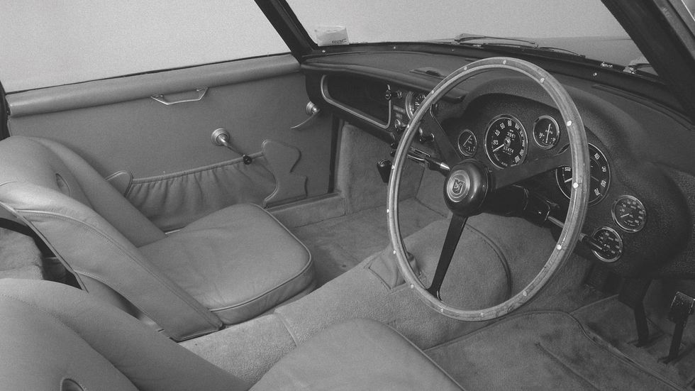 Land vehicle, Vehicle, Car, Steering wheel, Steering part, Classic car, Alfa romeo 1900, Center console, Coupé, Classic, 