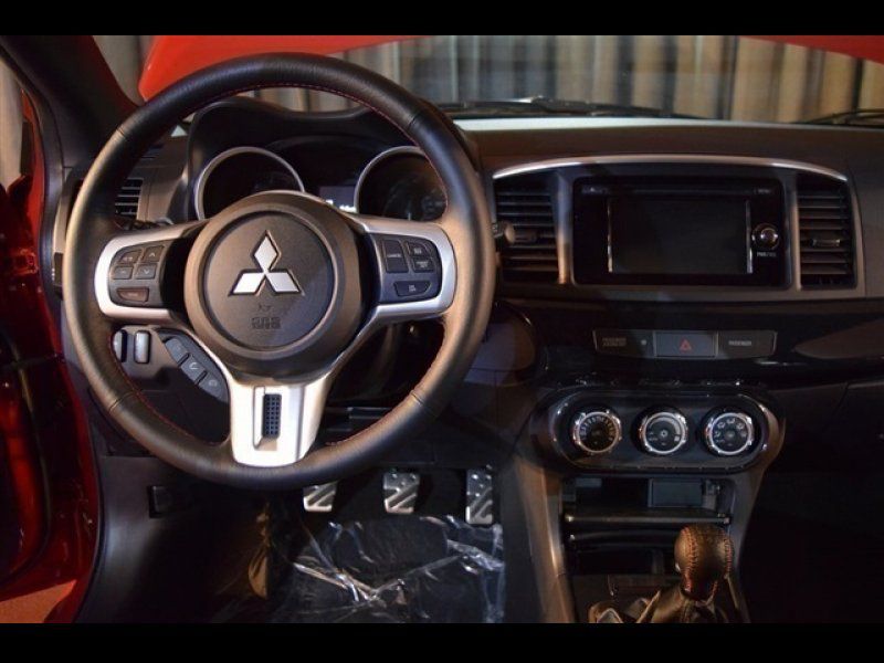 Land vehicle, Vehicle, Car, Steering wheel, Center console, Gauge, Steering part, Vehicle audio, Gear shift, Family car, 