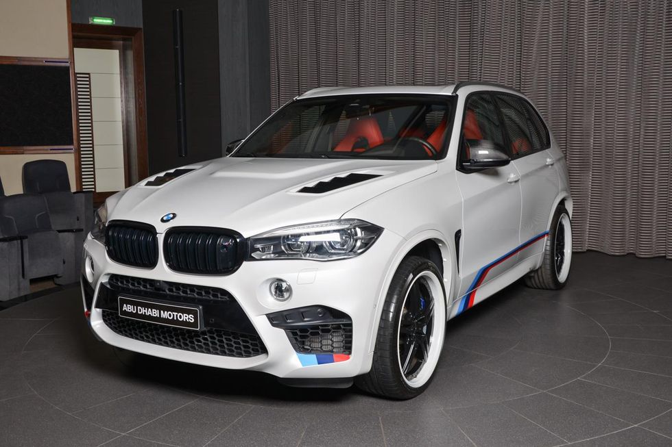 Land vehicle, Vehicle, Car, Bmw, Motor vehicle, Automotive design, Personal luxury car, Bmw x5, Rim, Luxury vehicle, 