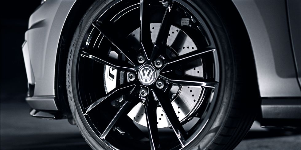 Alloy wheel, Rim, Spoke, Tire, Wheel, Vehicle, Auto part, Car, Automotive design, Automotive tire, 