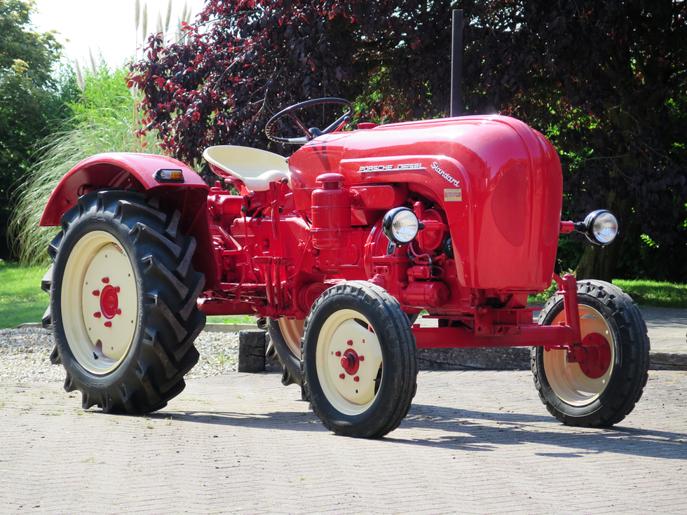 Land vehicle, Vehicle, Tractor, Motor vehicle, Red, Car, Agricultural machinery, Classic, Vintage car, Antique car, 