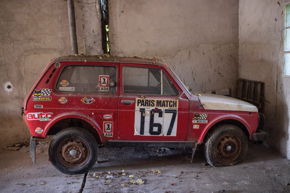 Land vehicle, Vehicle, Car, Regularity rally, Motor vehicle, City car, Classic car, Lada niva, Off-roading, Sport utility vehicle, 