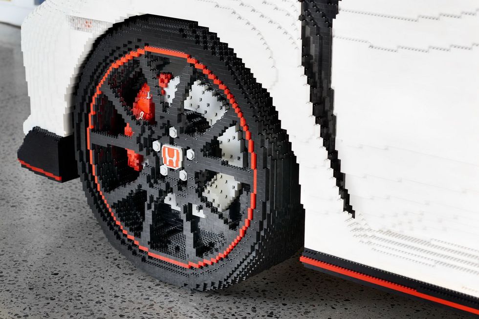 Tire, Alloy wheel, Rim, Wheel, Automotive tire, Snow, Auto part, Spoke, Vehicle, Automotive wheel system, 